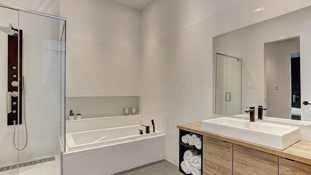 Photo of Bathroom in Pointe-Saint-Charles