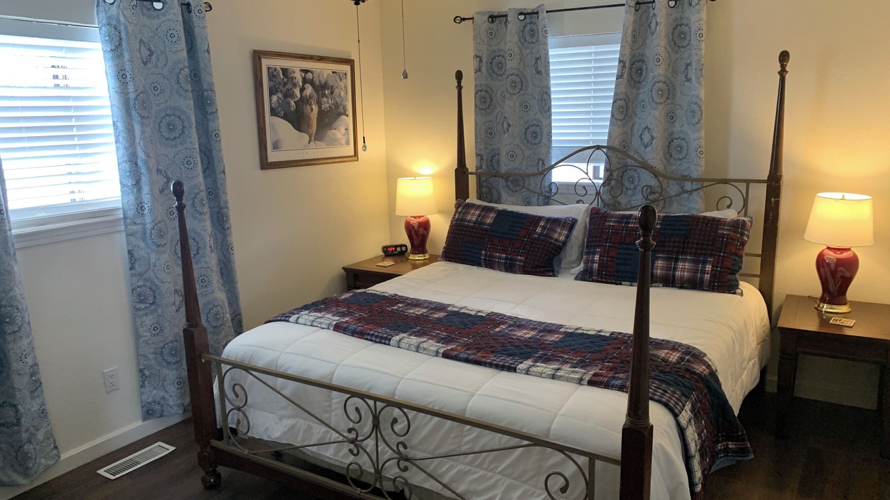 Photo of Bedroom in Sulphur