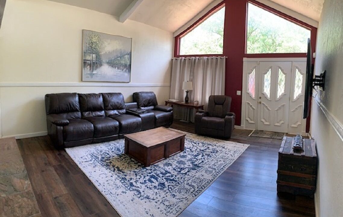 Photo of Livingroom in Sulphur