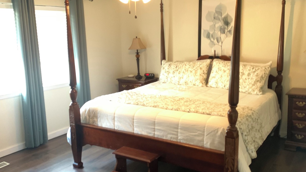 Photo of Bedroom in Sulphur