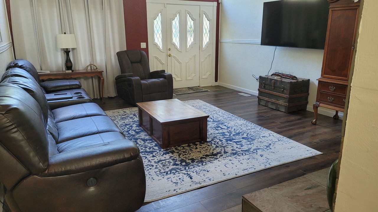 Photo of Livingroom in Sulphur