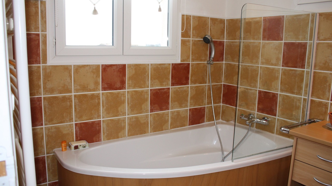 Photo of Bathroom in Courry