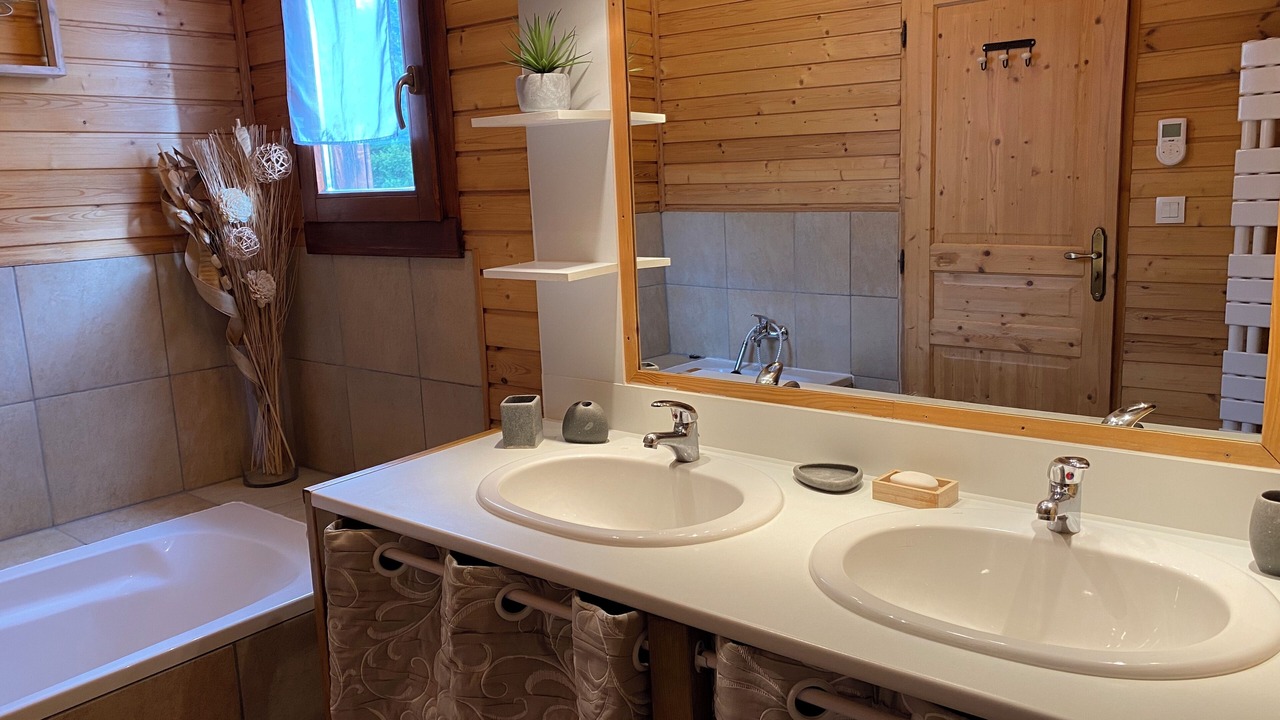 Photo of Bathroom in Eyne 2600