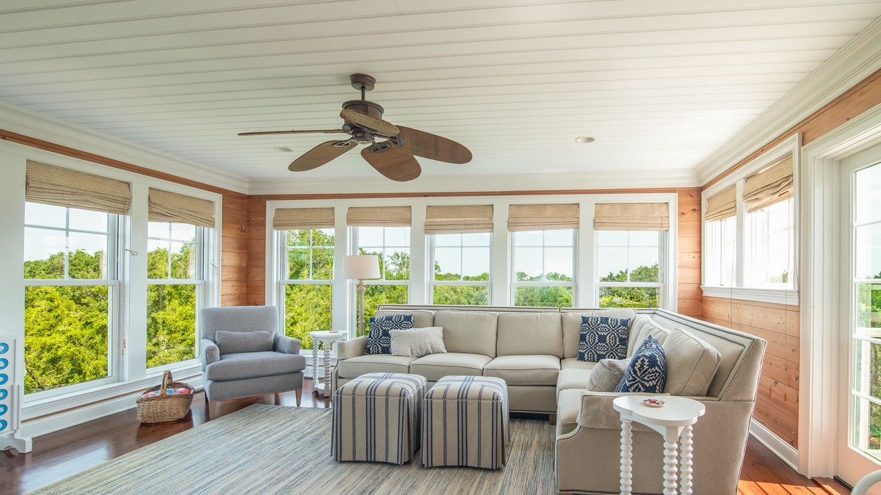 Photo of Livingroom in Debordieu Colony