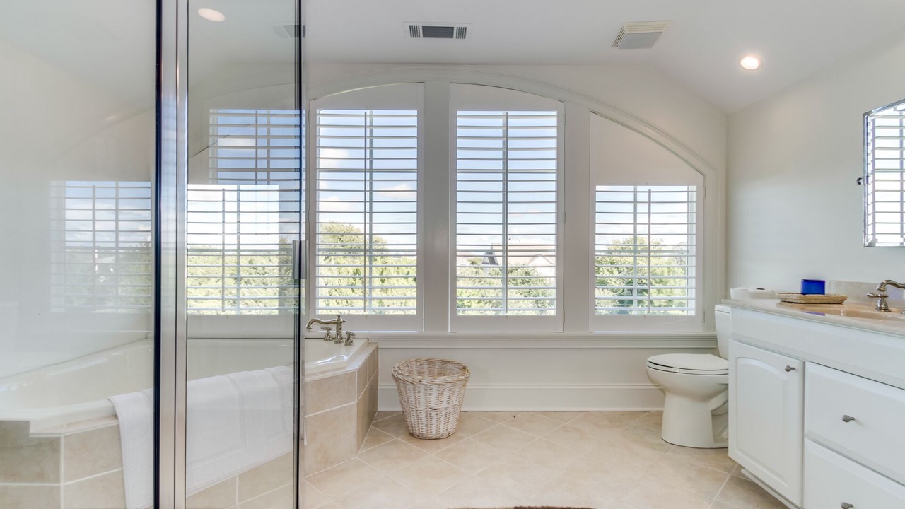 Photo of Bathroom in Debordieu Colony