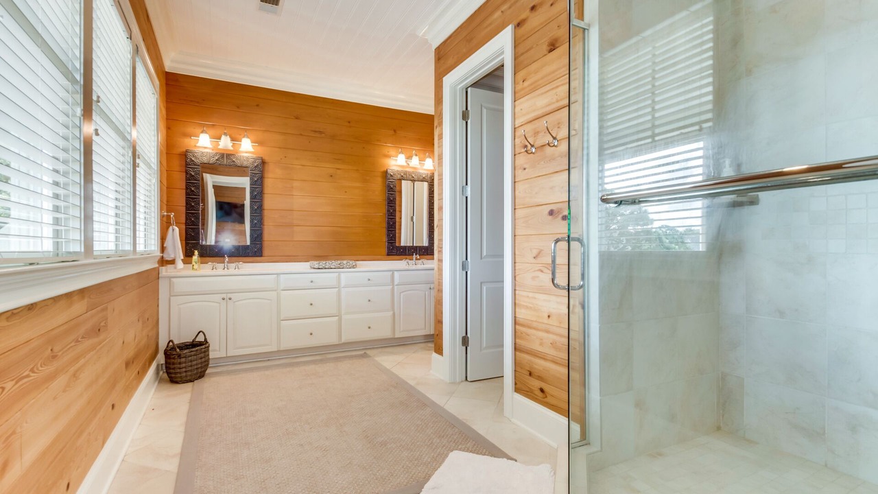 Photo of Bathroom in Debordieu Colony