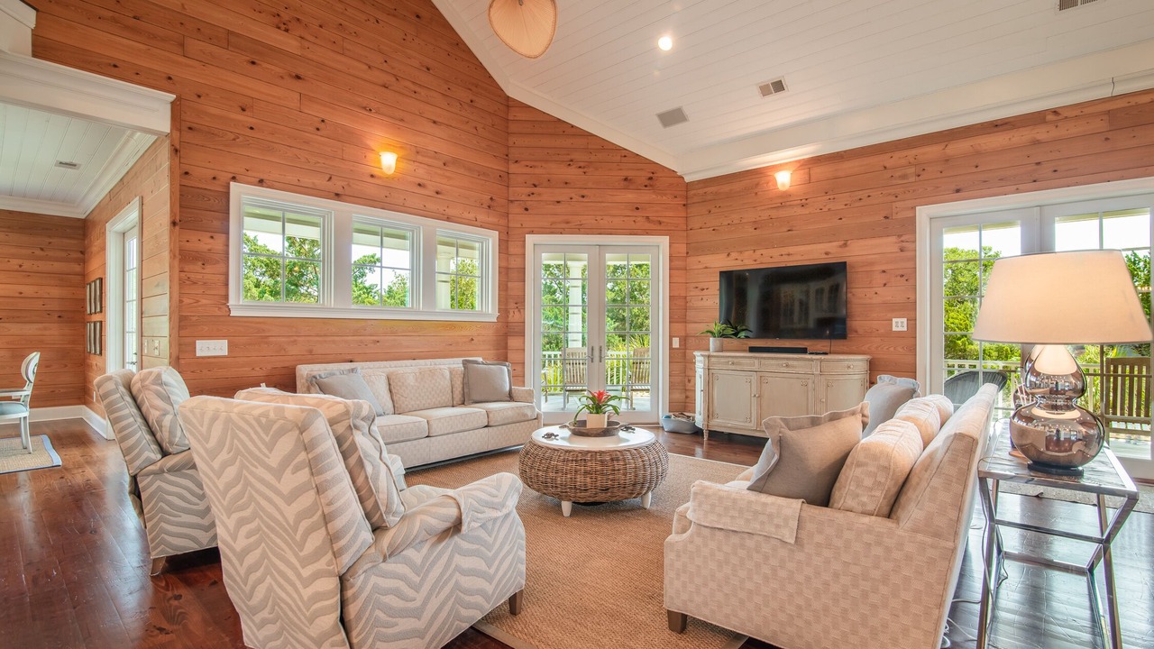 Photo of Livingroom in Debordieu Colony