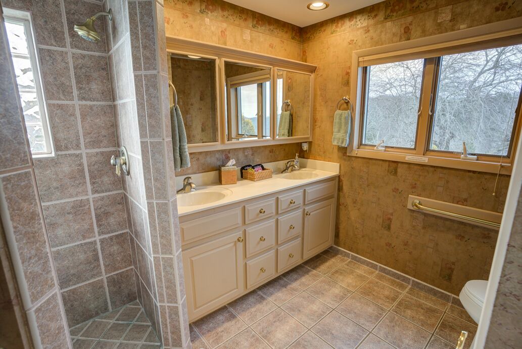 Photo of Bathroom in Bamboo