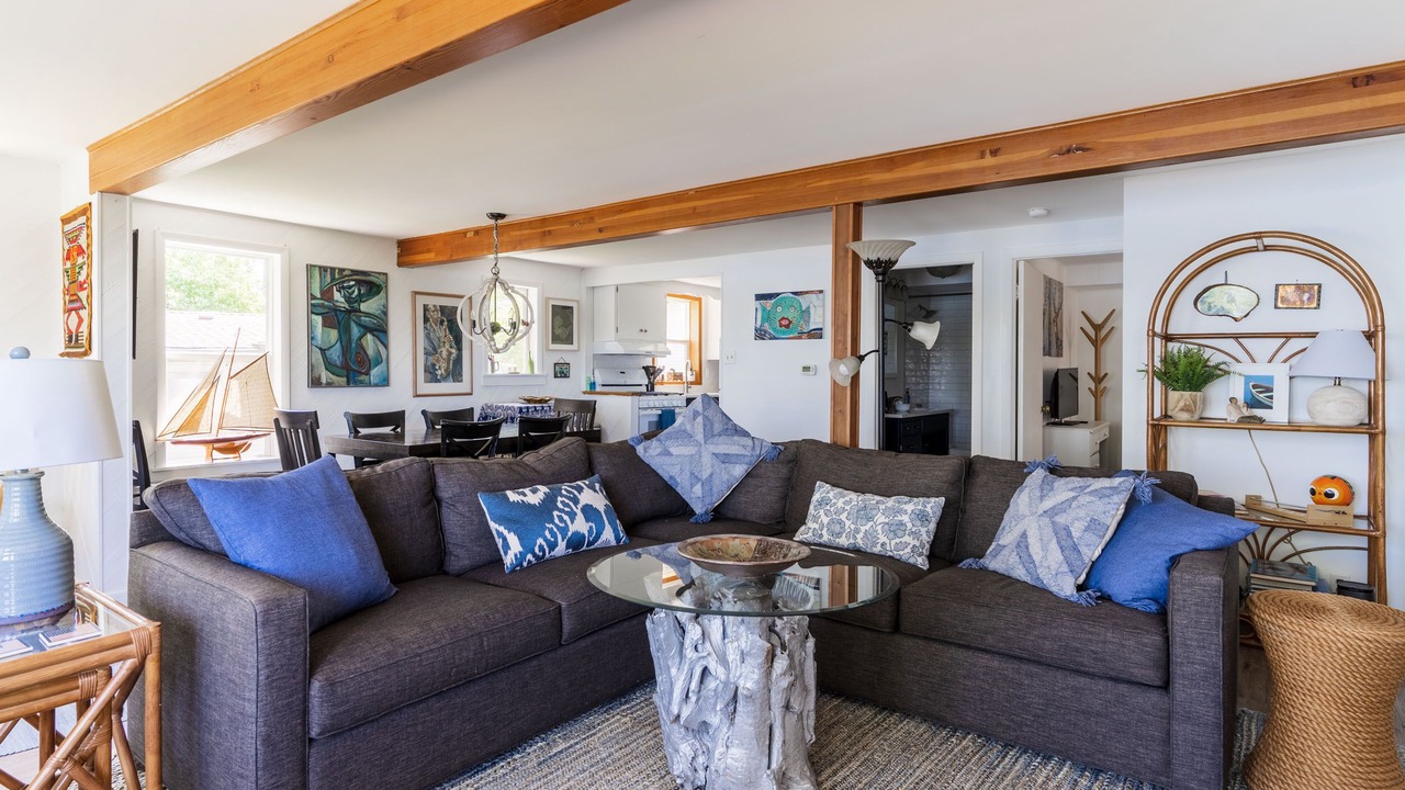 Photo of Livingroom in Lake Shangrila