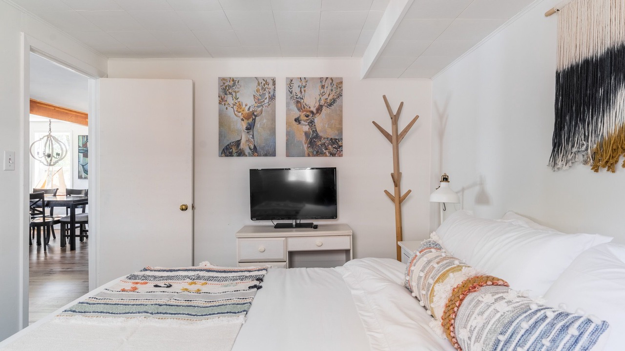 Photo of Bedroom in Lake Shangrila