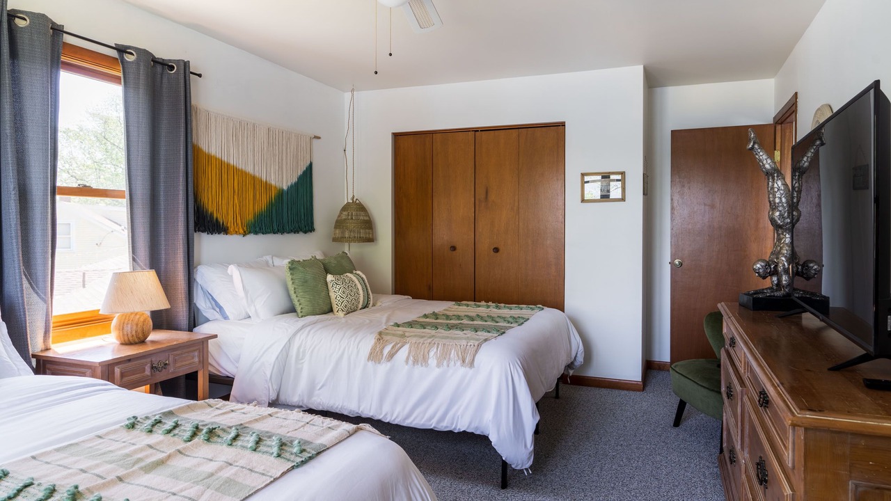 Photo of Bedroom in Lake Shangrila