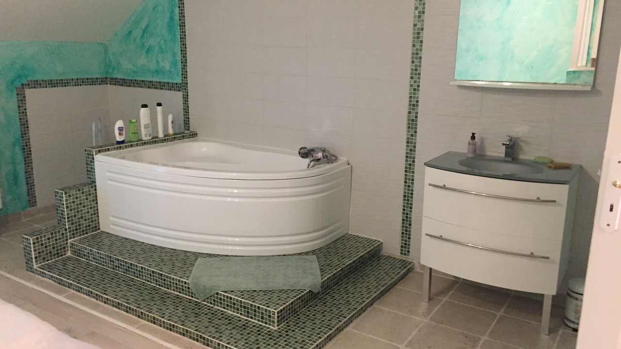 Photo of Bathroom in Villebernier
