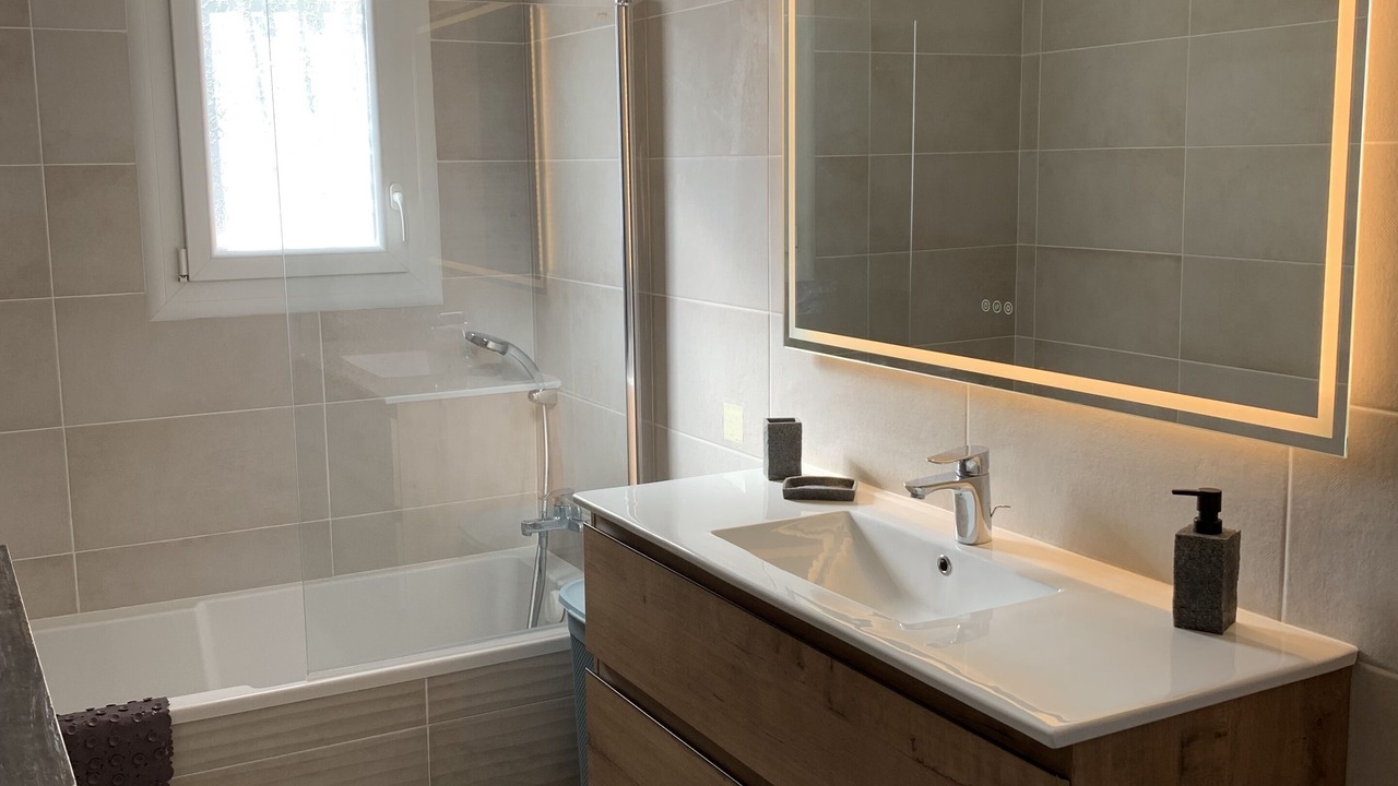 Photo of Bathroom in Lezignan-Corbieres