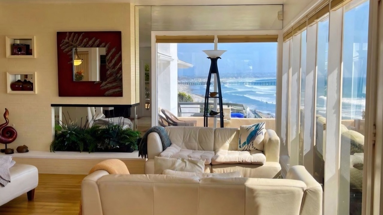Photo of Livingroom in North Pacific Beach
