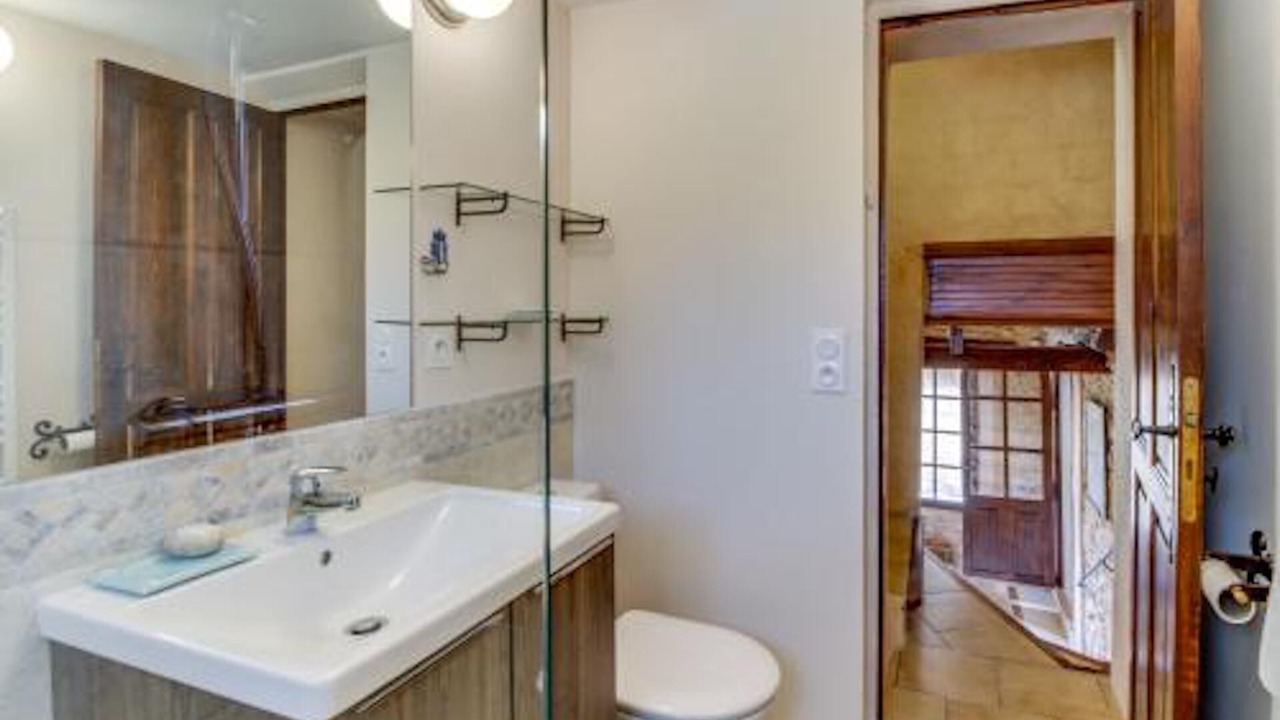 Photo of Bathroom in Uchaux