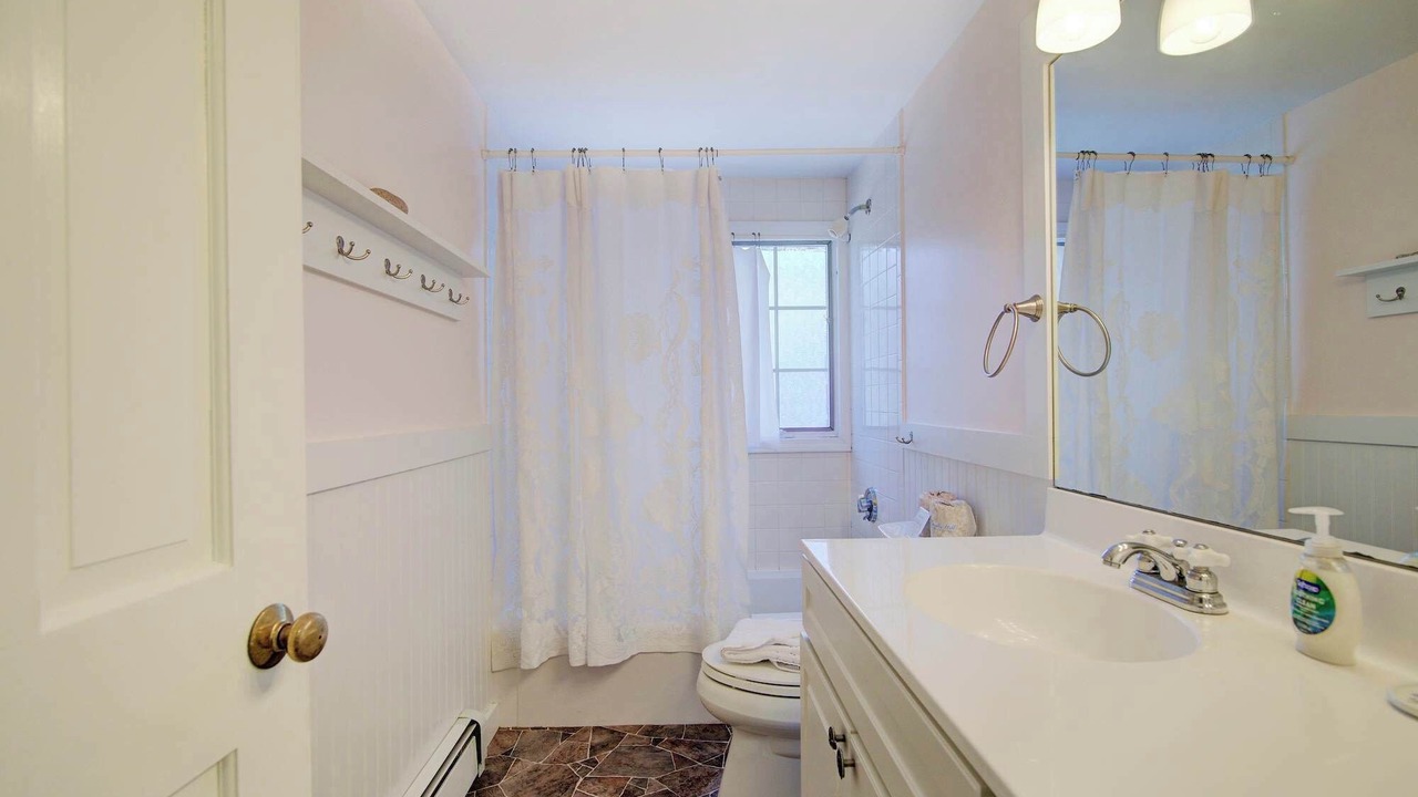 Photo of Bathroom in East Orleans