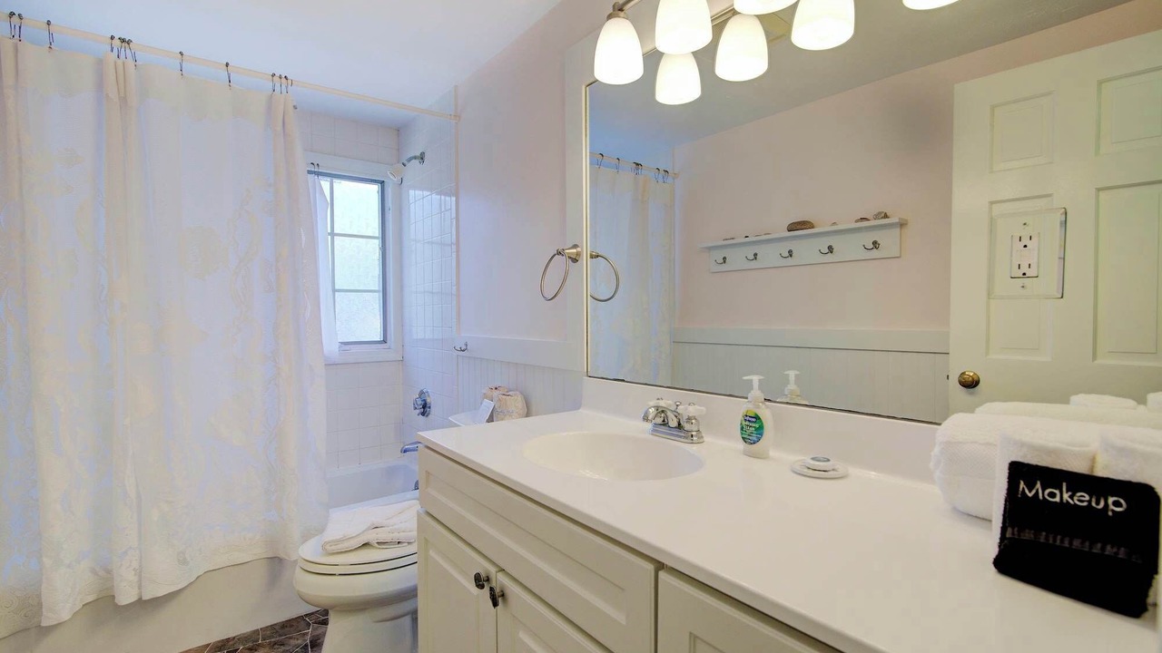 Photo of Bathroom in East Orleans