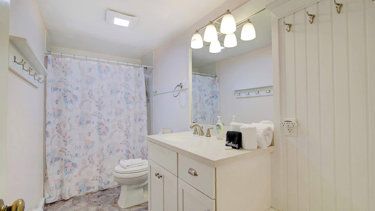 Photo of Bathroom in East Orleans