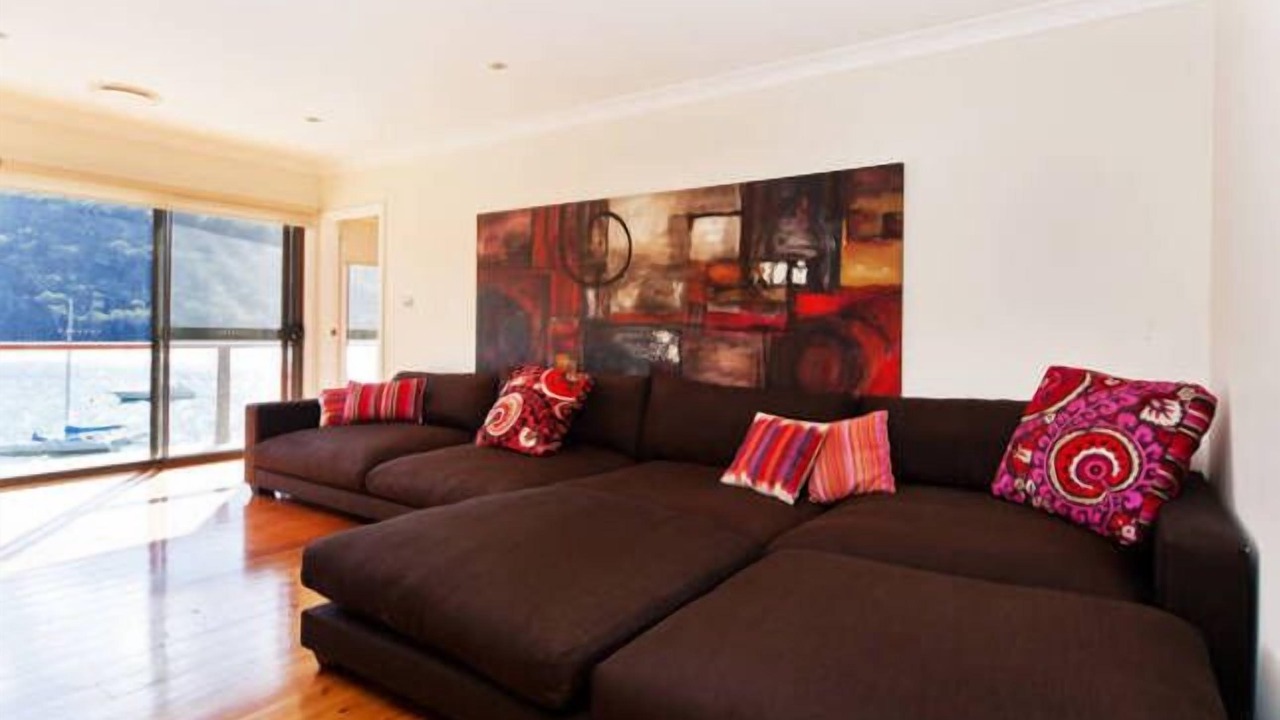 Photo of Livingroom in Cottage Point