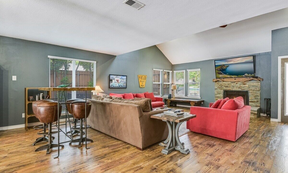 Photo of Livingroom in Wells Branch