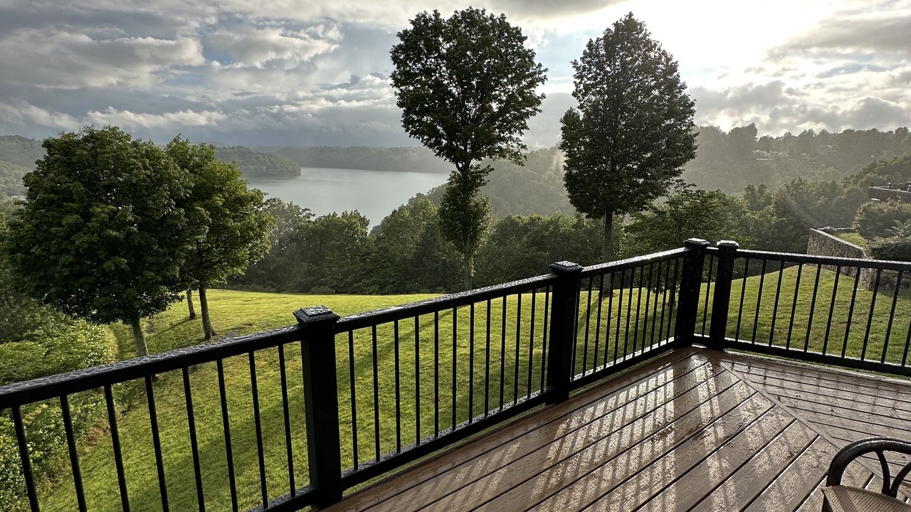 Photo of Patio Balcony in Byrdstown