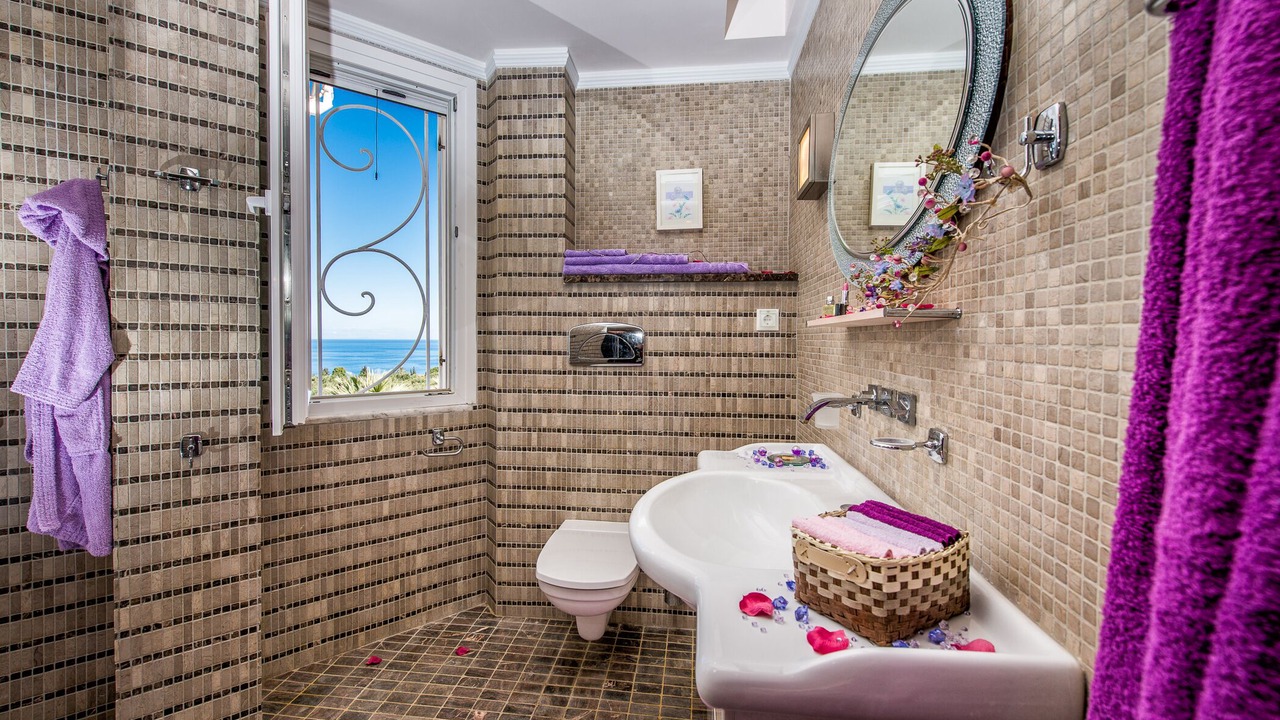 Photo of Bathroom in Akrotiri