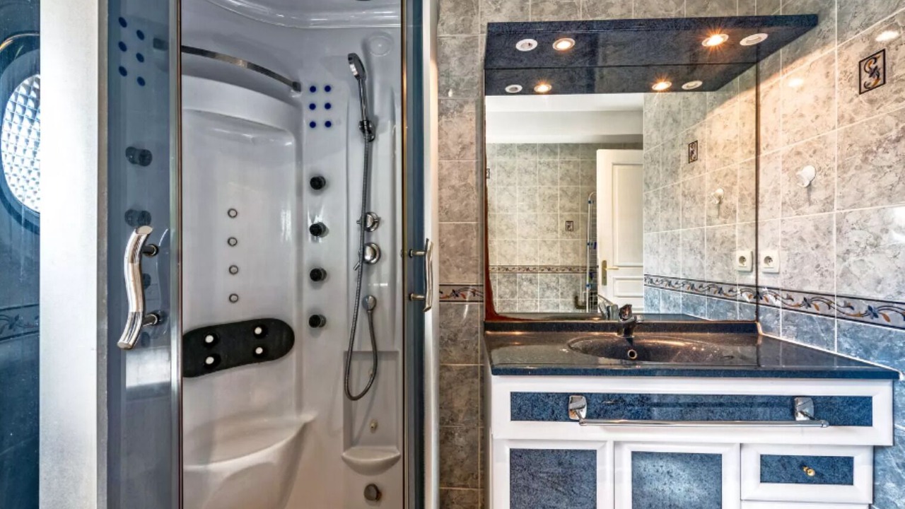 Photo of Bathroom in Locquirec