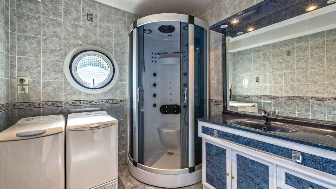 Photo of Bathroom in Locquirec