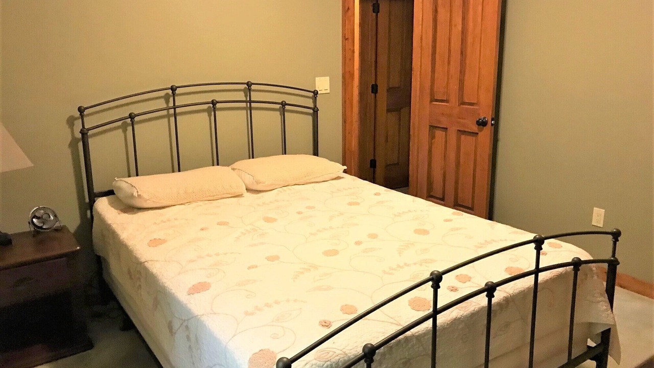 Photo of Bedroom in Rowland