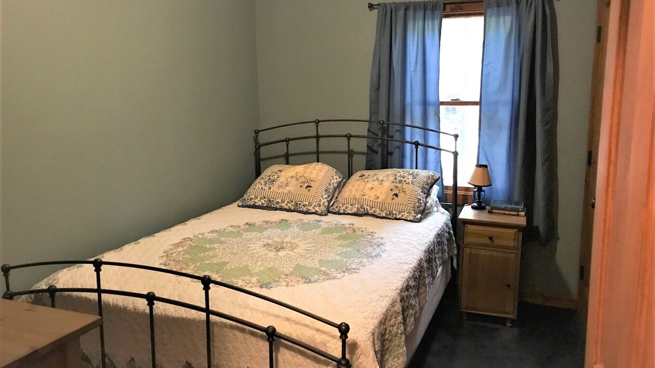 Photo of Bedroom in Rowland