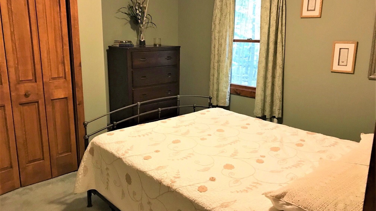 Photo of Bedroom in Rowland