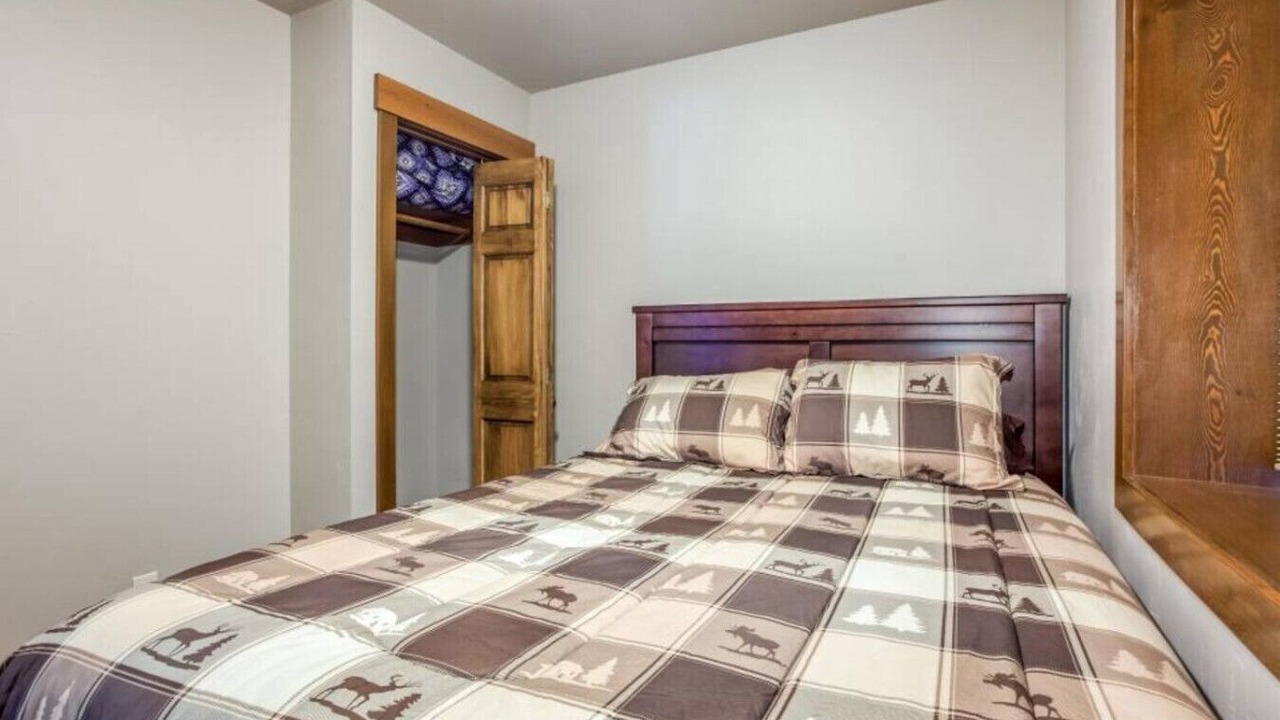 Photo of Bedroom in West Glacier