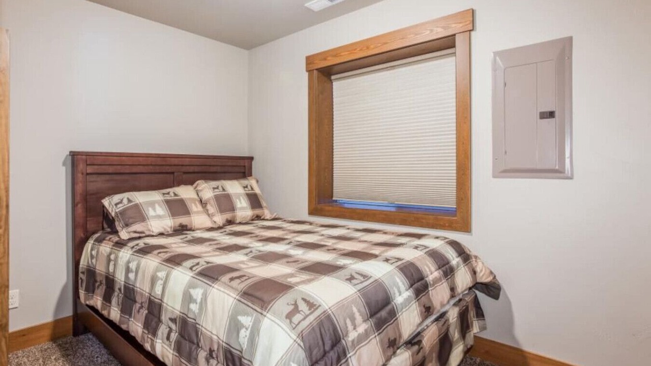 Photo of Bedroom in West Glacier