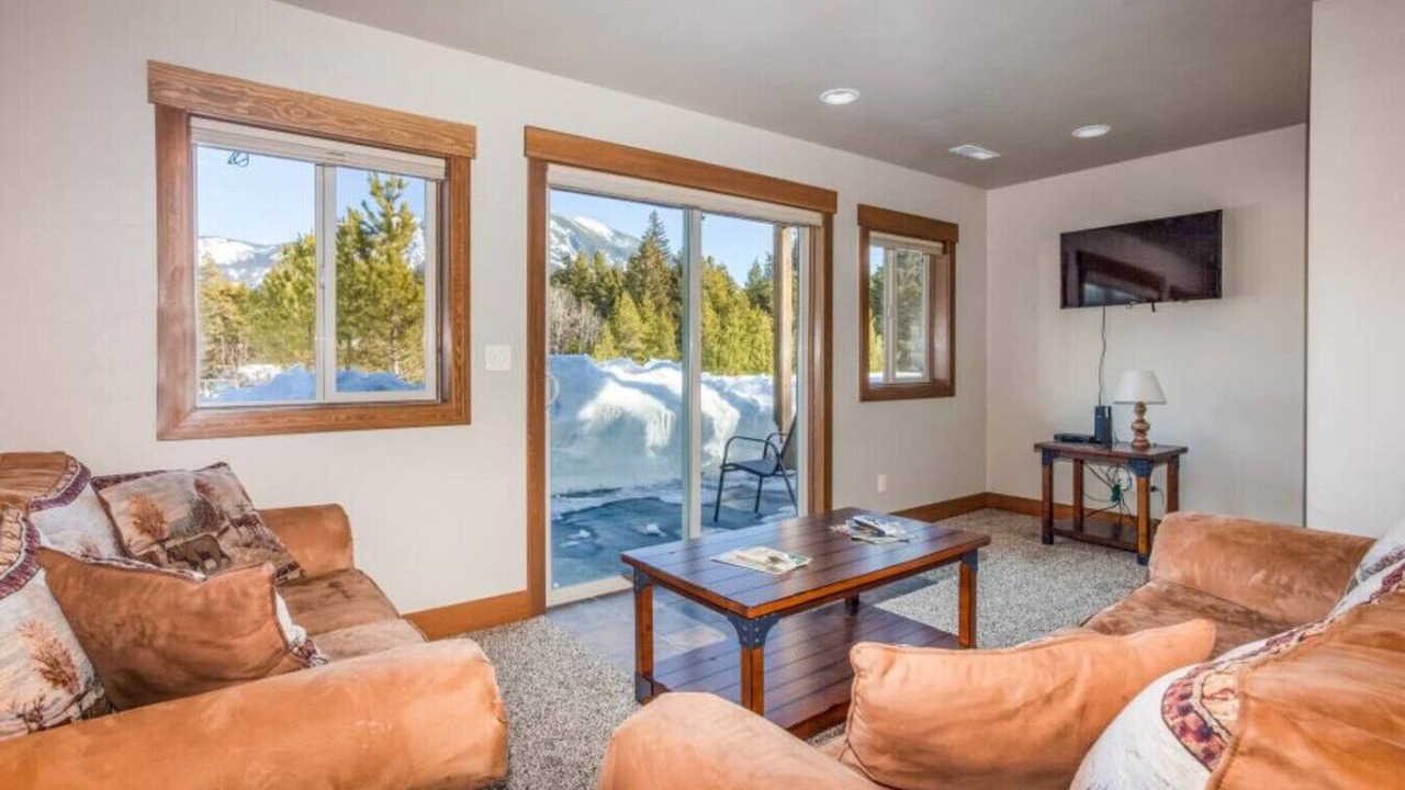 Photo of Livingroom in West Glacier