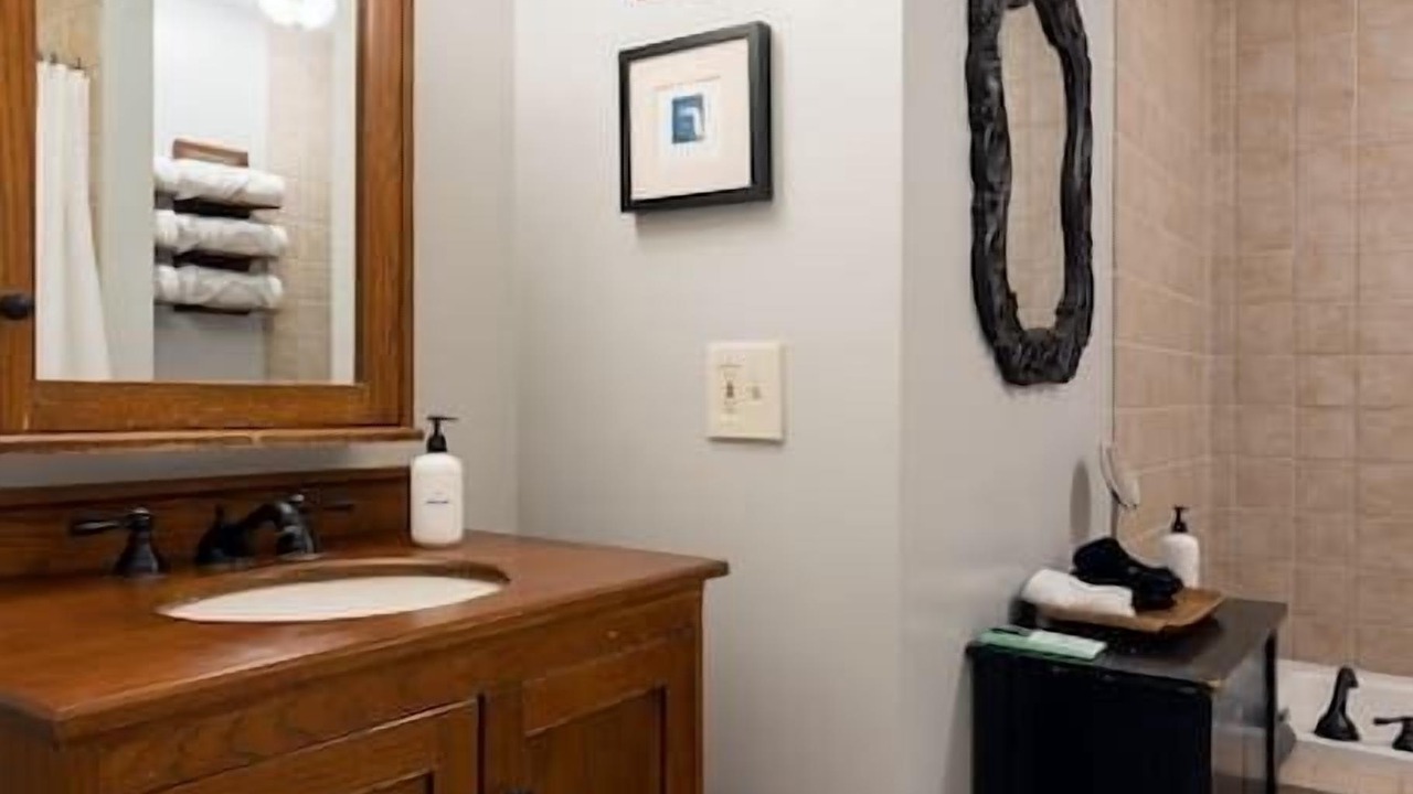 Photo of Bathroom in Beach Institute