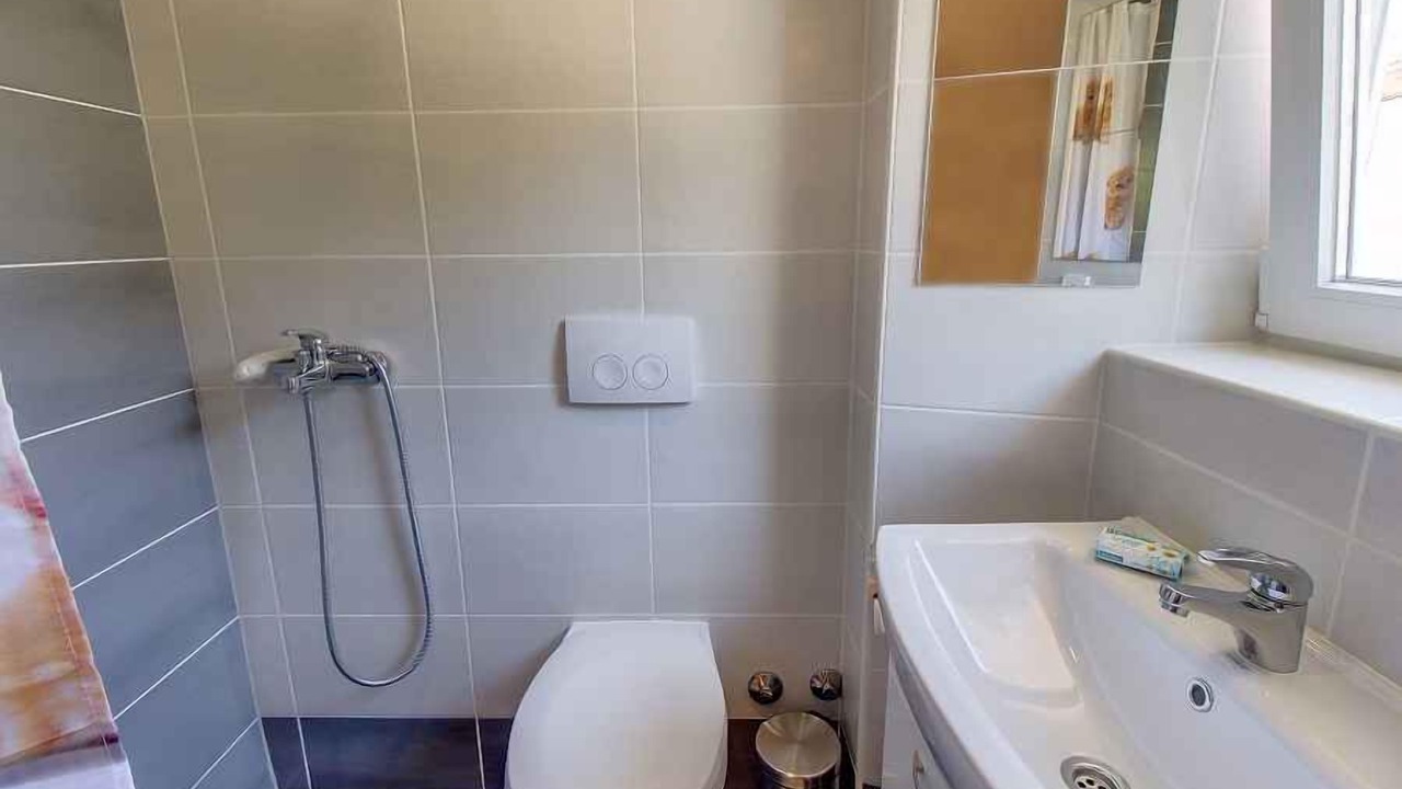 Photo of Bathroom in Cove Murtar