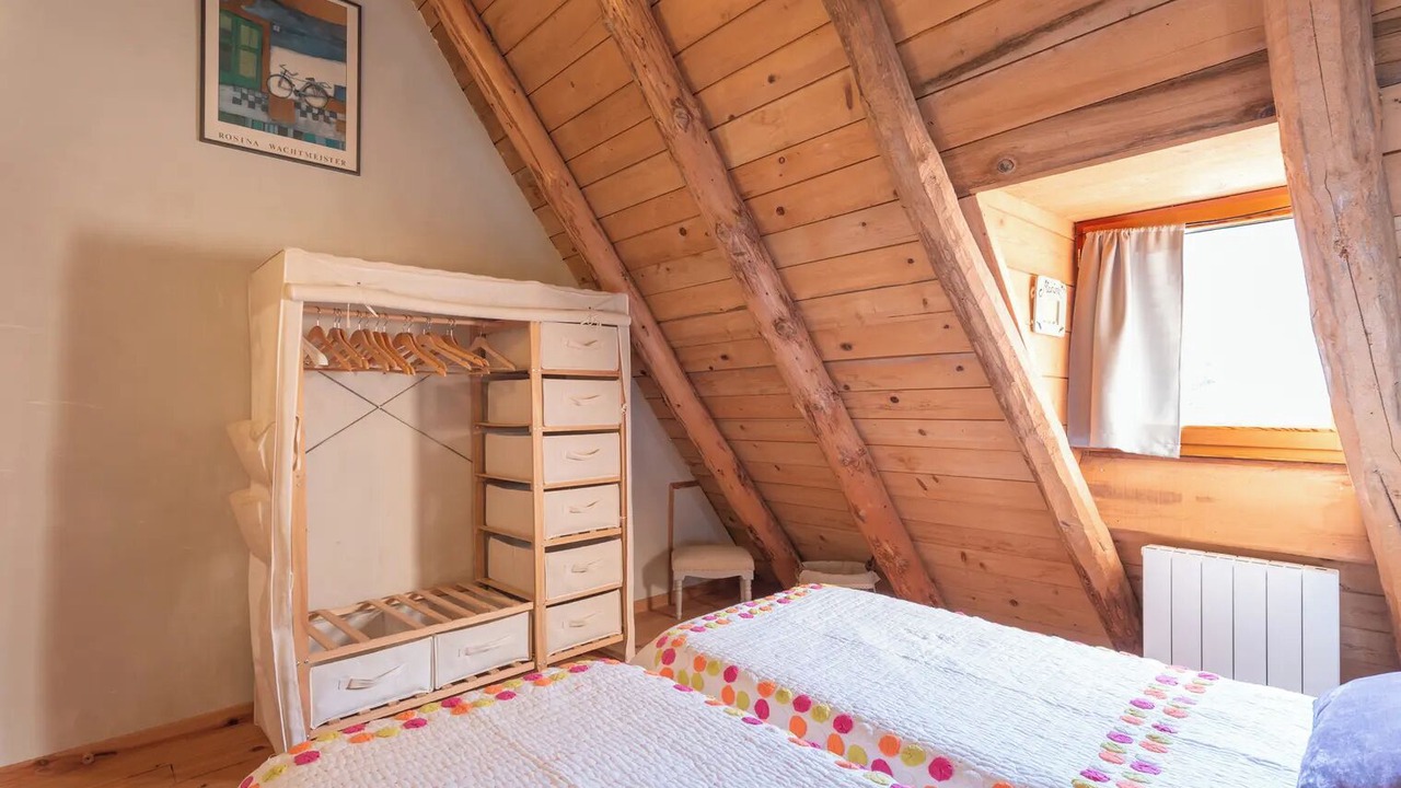 Photo of Bedroom in Campan
