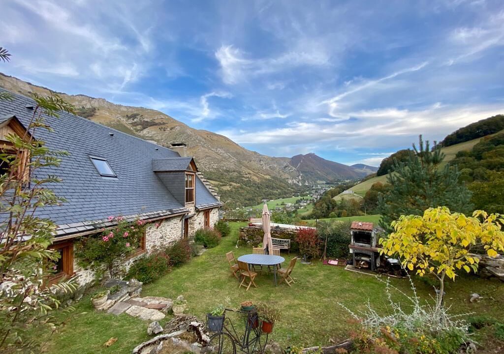 Photo of Outdoor in Campan