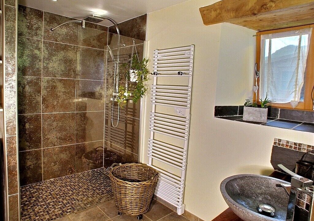 Photo of Bathroom in Campan
