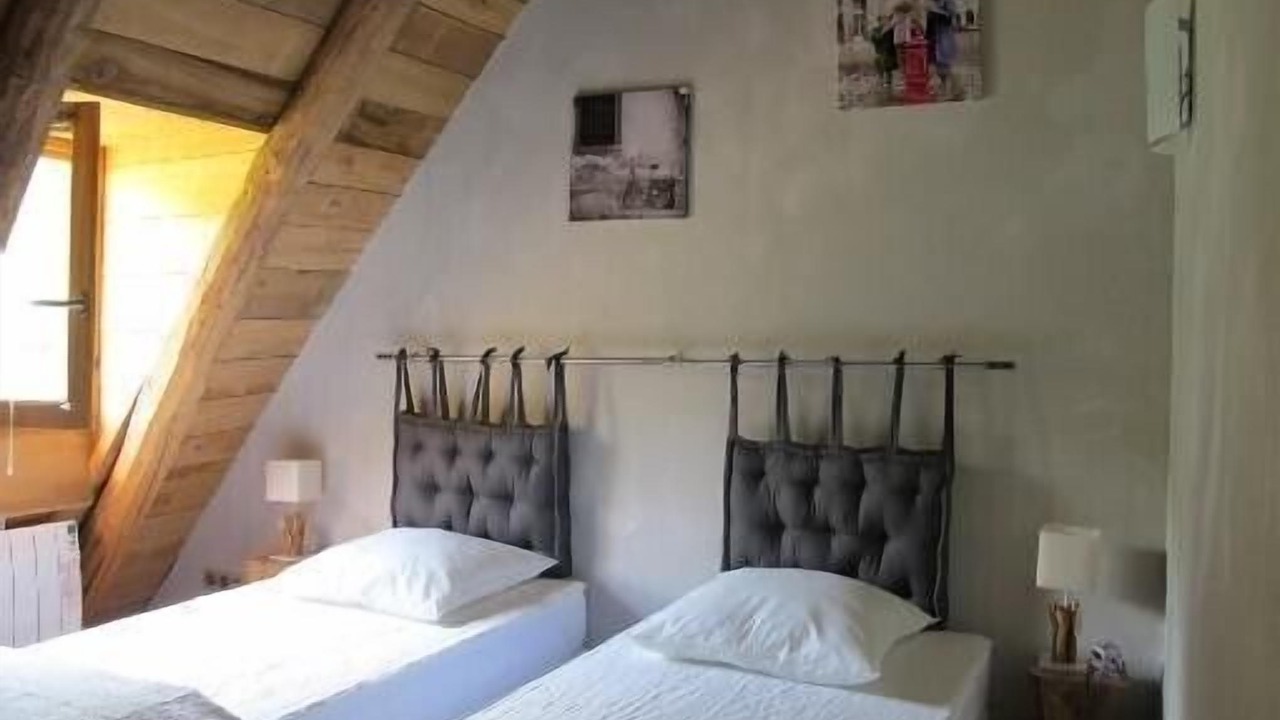 Photo of Bedroom in Campan