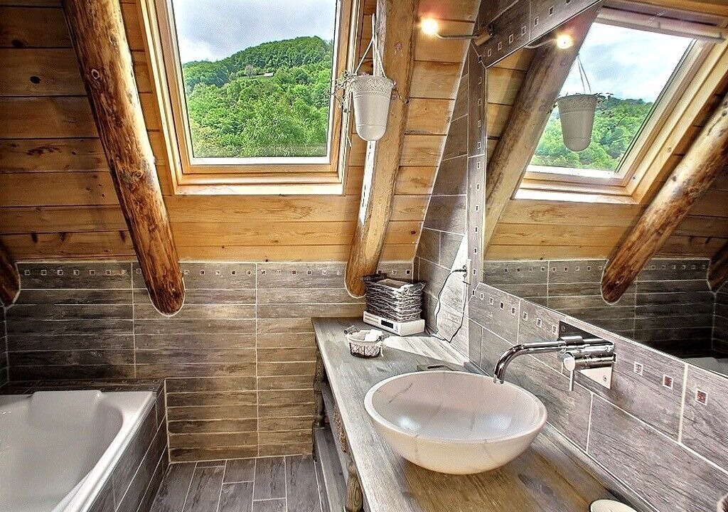 Photo of Bathroom in Campan