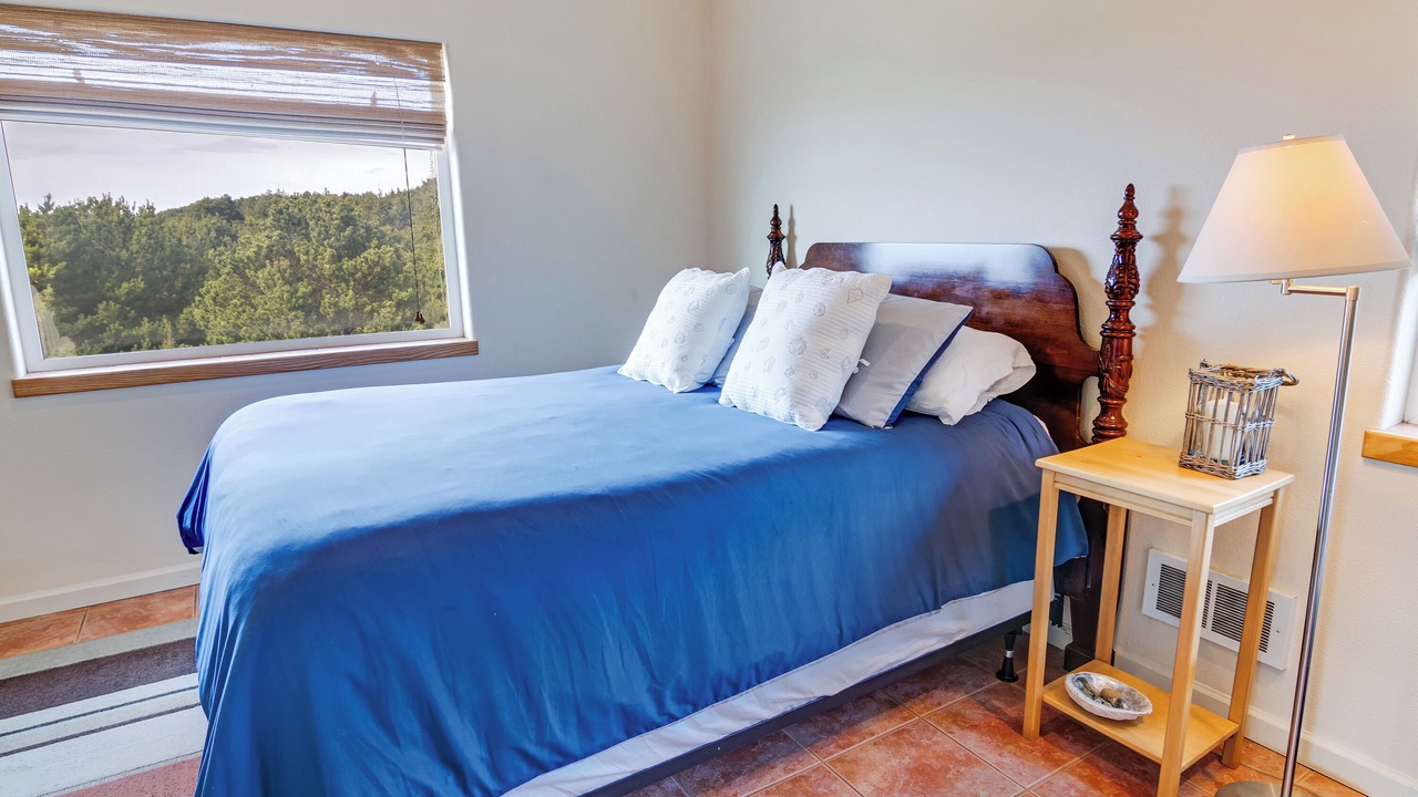 Photo of Bedroom in Waldport