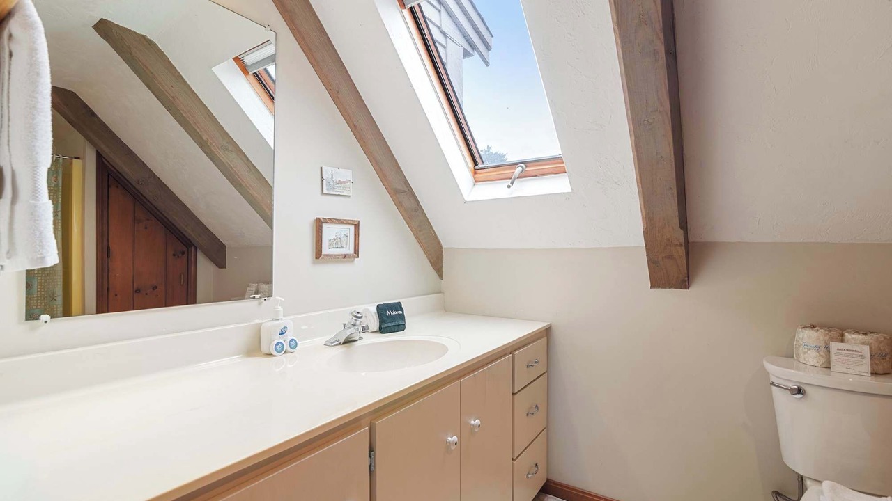 Photo of Bathroom in East Orleans