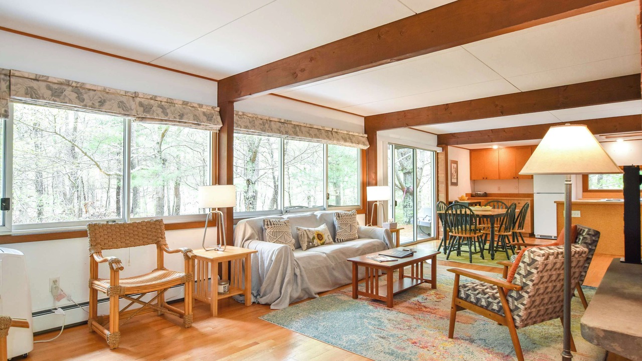 Photo of Livingroom in Truro