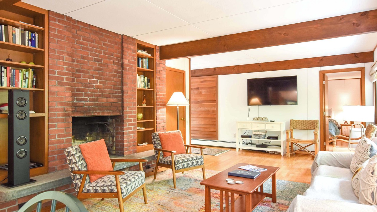 Photo of Livingroom in Truro