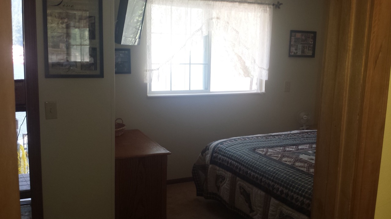 Photo of Bedroom in Loon Lake