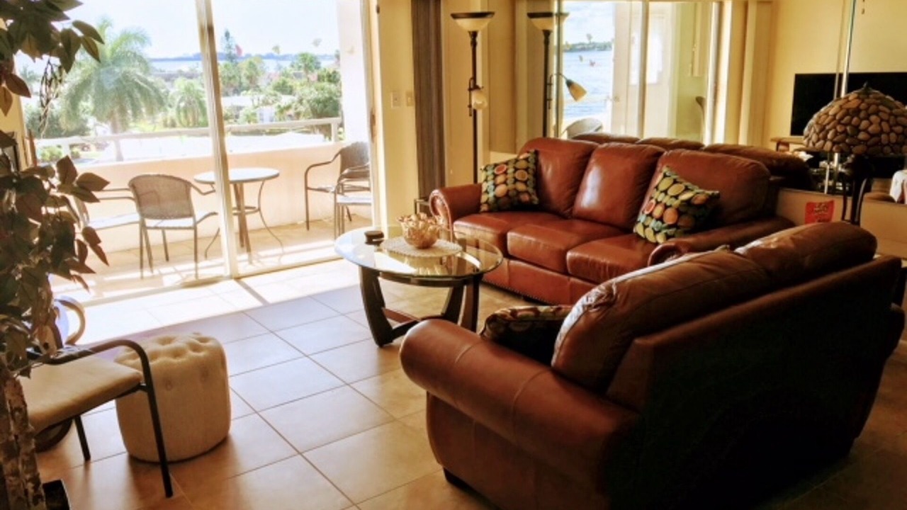 Photo of Livingroom in Caloosahatchee