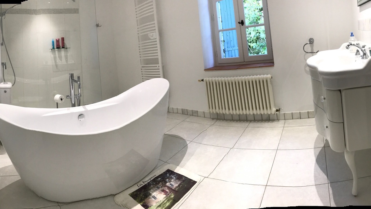 Photo of Bathroom in Saint-Capraise-d'Eymet