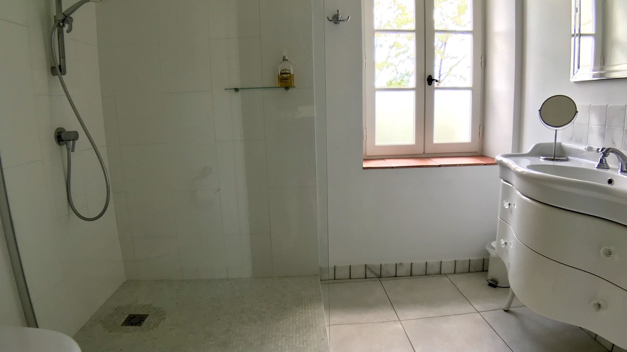Photo of Bathroom in Saint-Capraise-d'Eymet