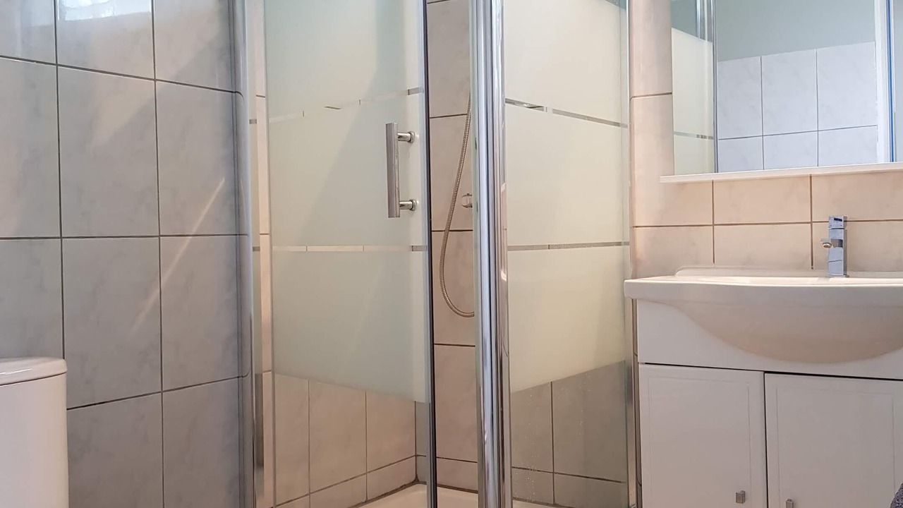 Photo of Bathroom in Longueville